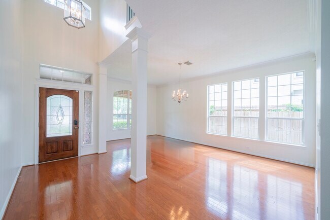 Photo - 1415 Sue Barnett Dr