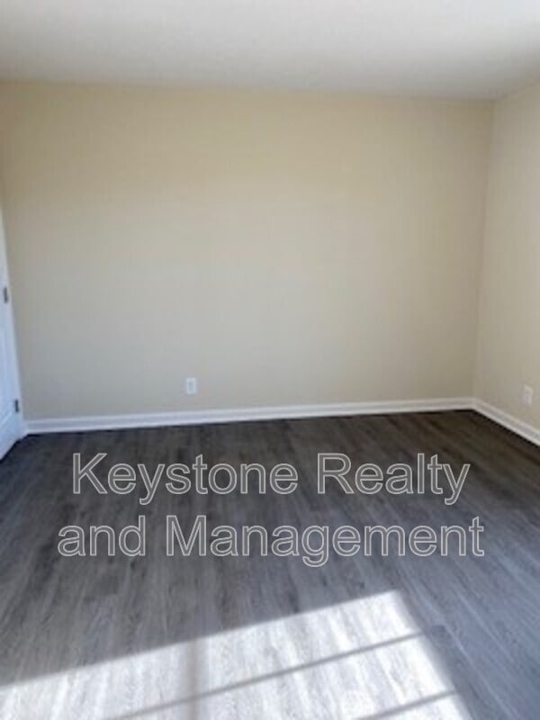 Photo - 131 Mace Ln