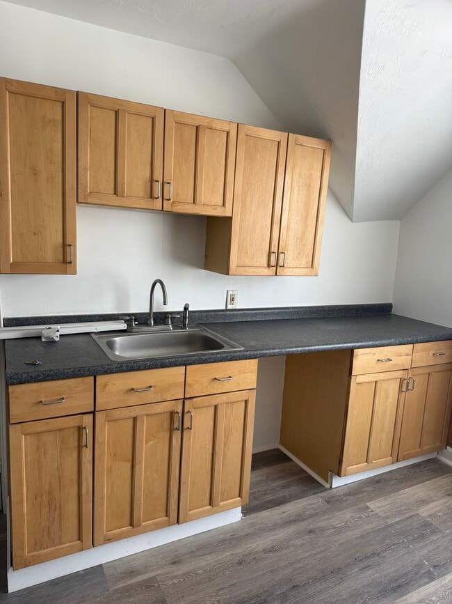 Building Photo - 236 Mason St Unit Third floor