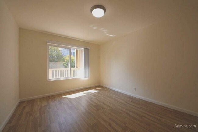 Photo - 1915 Greenwich St Unit 5