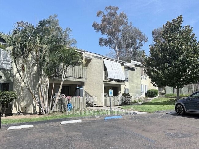 Building Photo - 830 W Lincoln Ave Unit #186