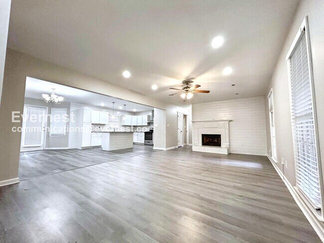 Photo - Spacious 3-Bed Home with Deck and Garage / Pet Friendly / Vouchers Accepted / Available Soon!