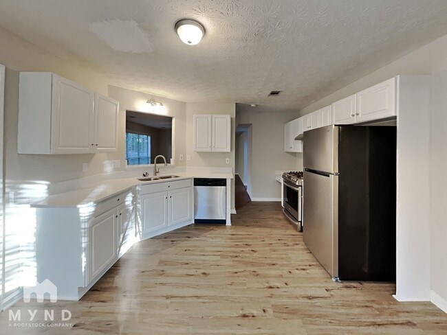 Photo - 839 Whitehaven Ln