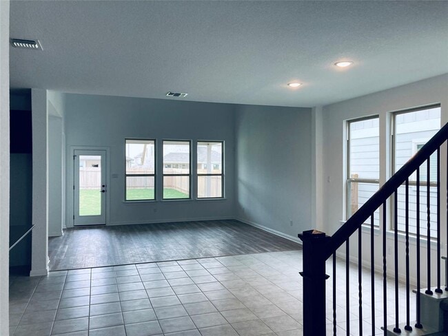 Photo - 110 White Aster Ct