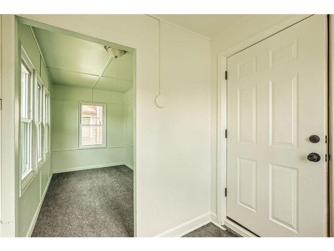 Photo - 610 Fairview Ave N