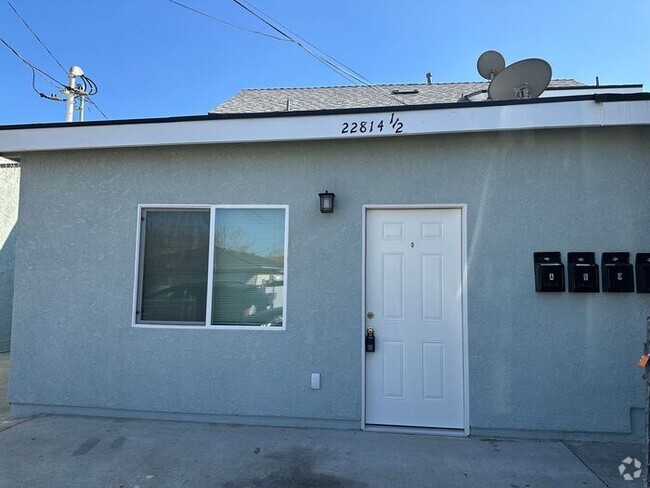 Building Photo - Charming 1-Bed/1-Bath ADU in Newhall – Bra... Rental