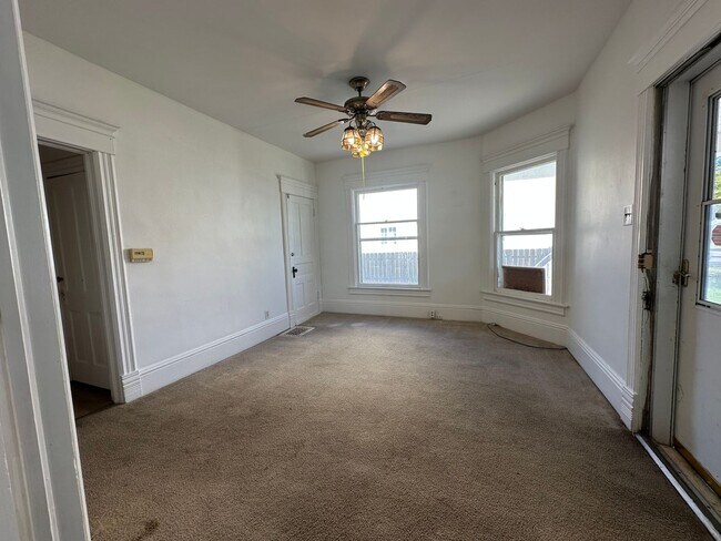 Photo - 1238 5th Ave N Unidad = 1238 5th Ave North