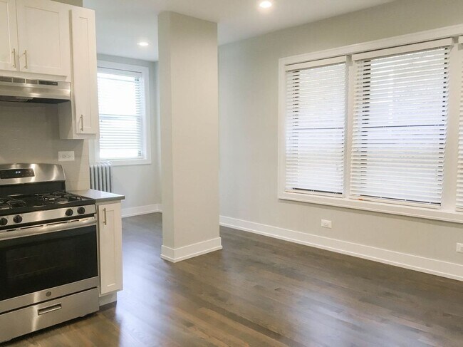 Photo - 4951 N Oakley Ave Unit 1