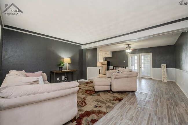 Photo - 1603 Karen Ln