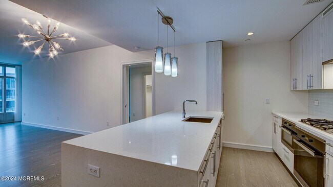 Photo - 15 Morris Ave Unit 507