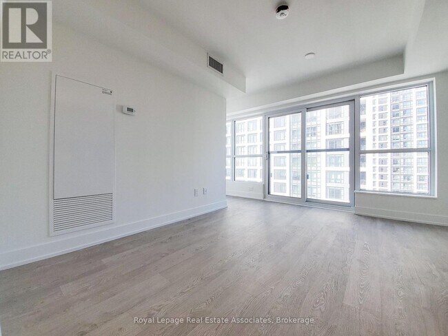 Photo - 5 Mabelle Ave Unité 1831