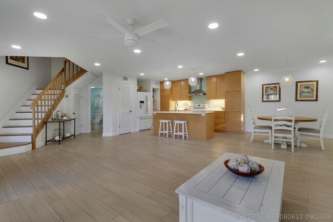 232 Seabreeze Cir