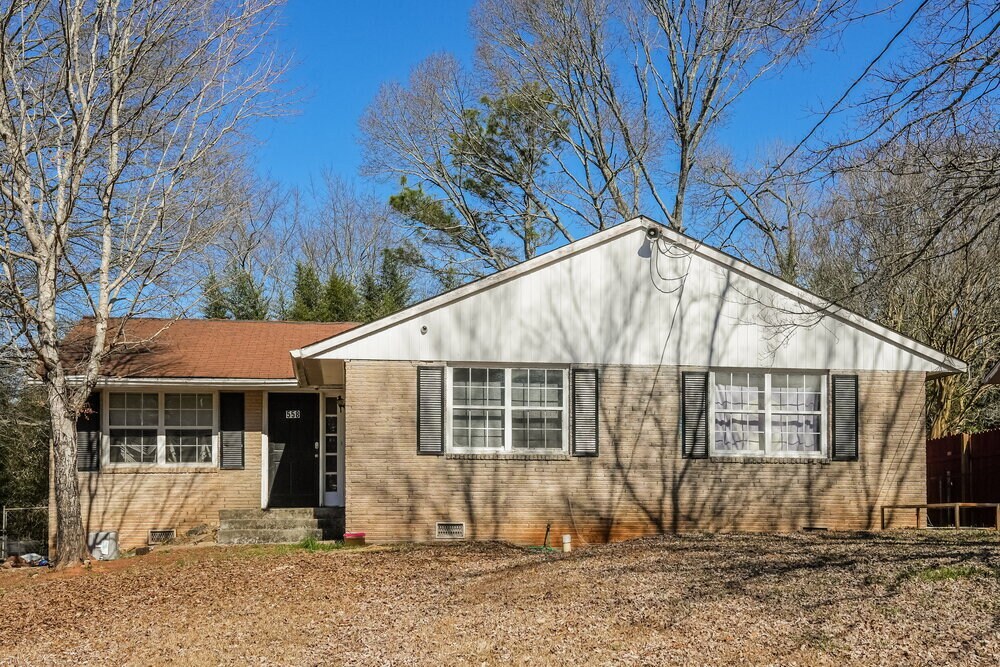 Photo - 558 Wavelyn Way