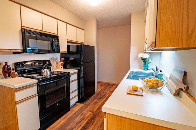 Photo - Plymouth Square