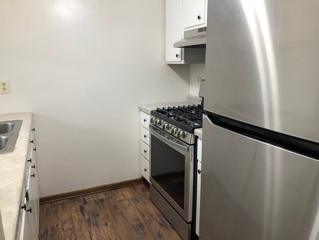 Photo - 10673 Grouse St NW