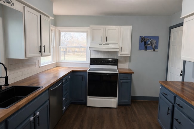 Photo - 418 Hurstbourne Rd