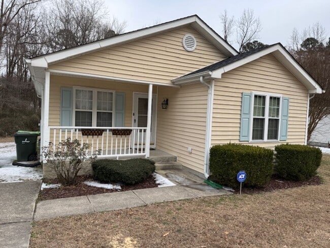 Building Photo - Short term lease available!