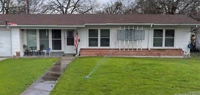 Building Photo - 355 Cresham Dr