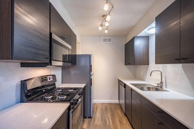 Photo - 7945 Gault St Unidad 202