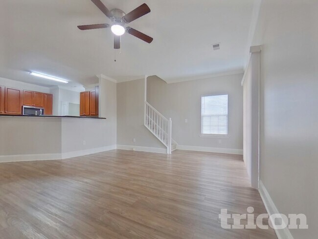 Photo - 302 Merchants Dr