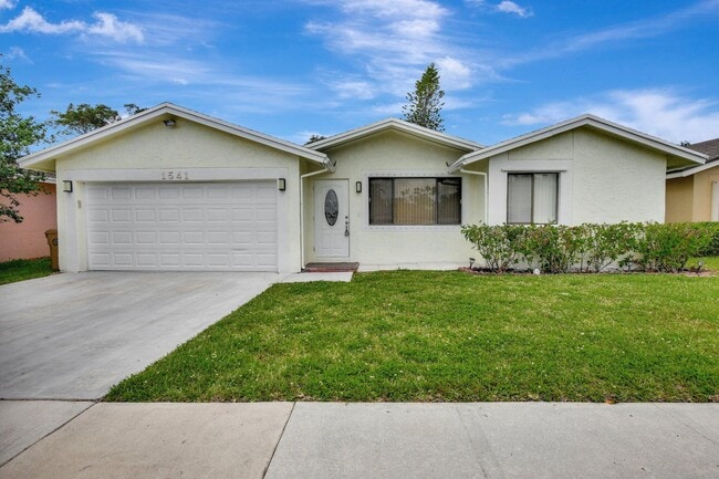 Building Photo - 1541 SW 102nd Terrace