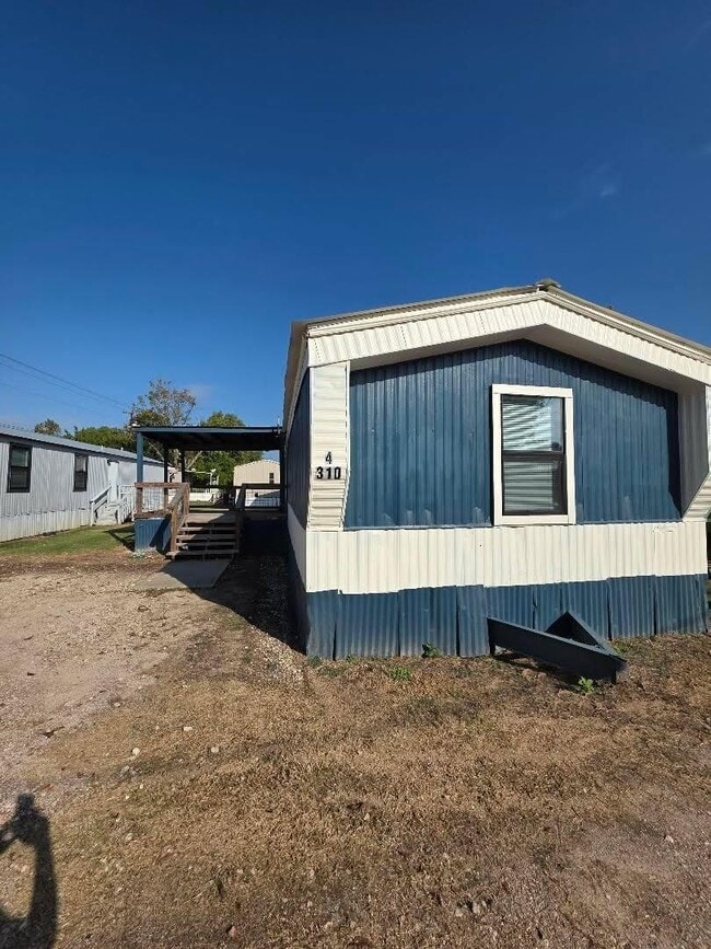 Photo - 310 Paddock St