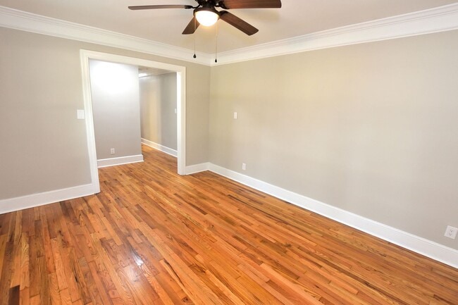 Photo - 836 Burton St