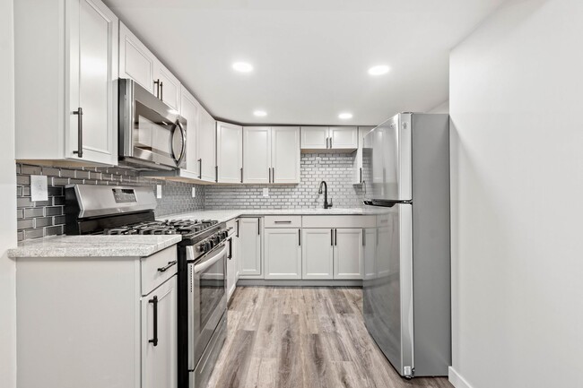 Building Photo - SCORE 50% OFF 1ST MONTH'S RENT IF SIGNED BY DEC 19! Stunning 4 bedroom home in Mt. Washington ava...