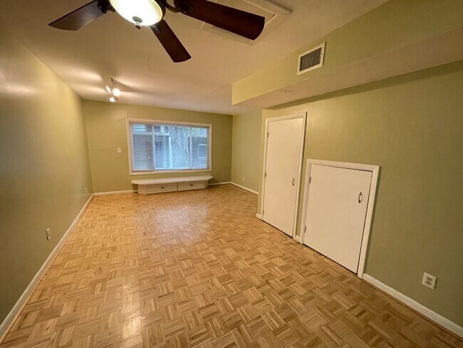 Photo - Sleek, Stylish 2br 2ba upper level condo i...