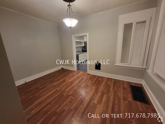 Building Photo - 3 Bedroom 1 Bath Townhome