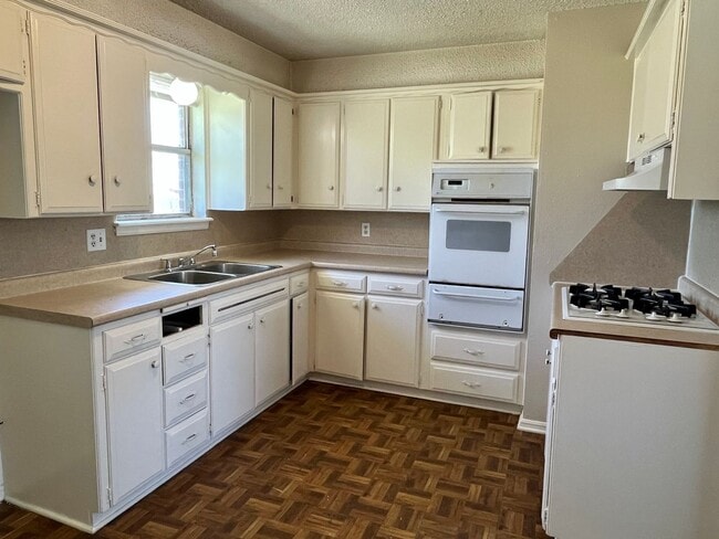 Photo - 3 Bedroom Home in Prime MOORE Location!
