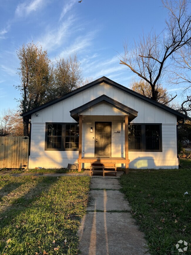 Building Photo - 103 S 35th St Rental