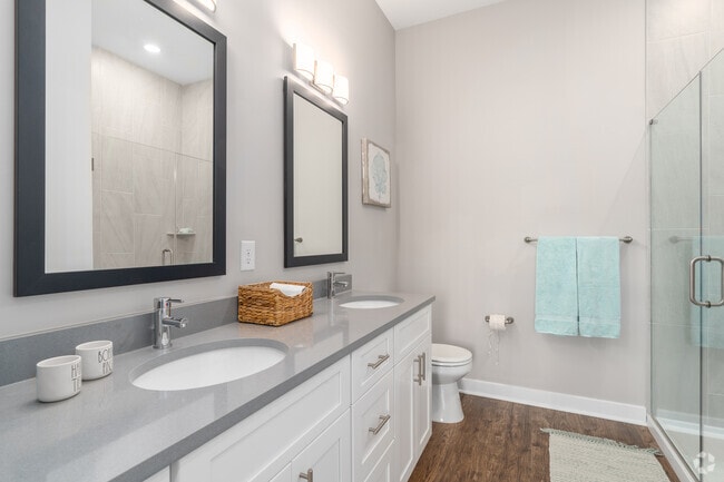2BR, 2BA - 1100SF Bath
