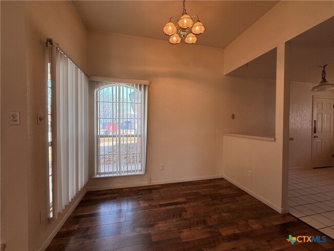 Photo - 406 Diana Ln