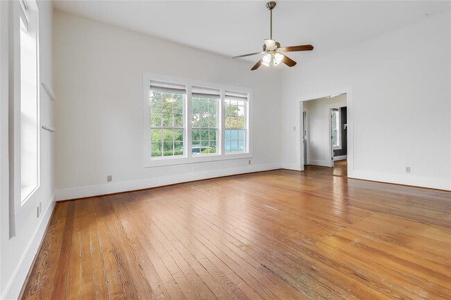 609 W 35th St