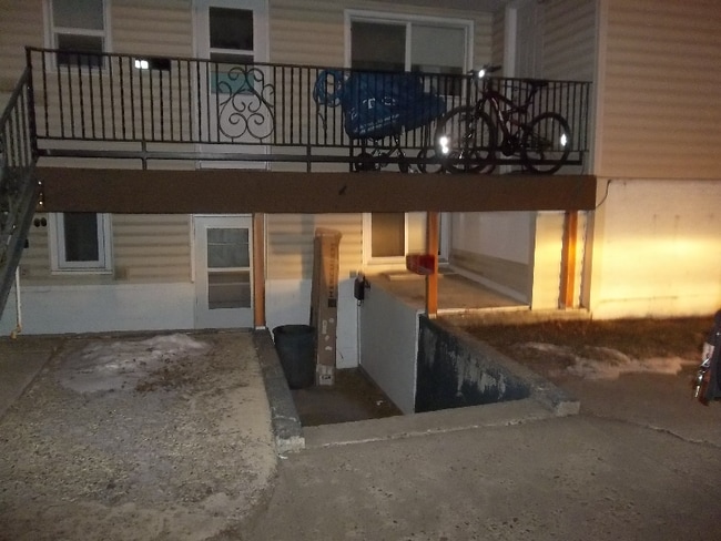 Building Photo - 206 11th St