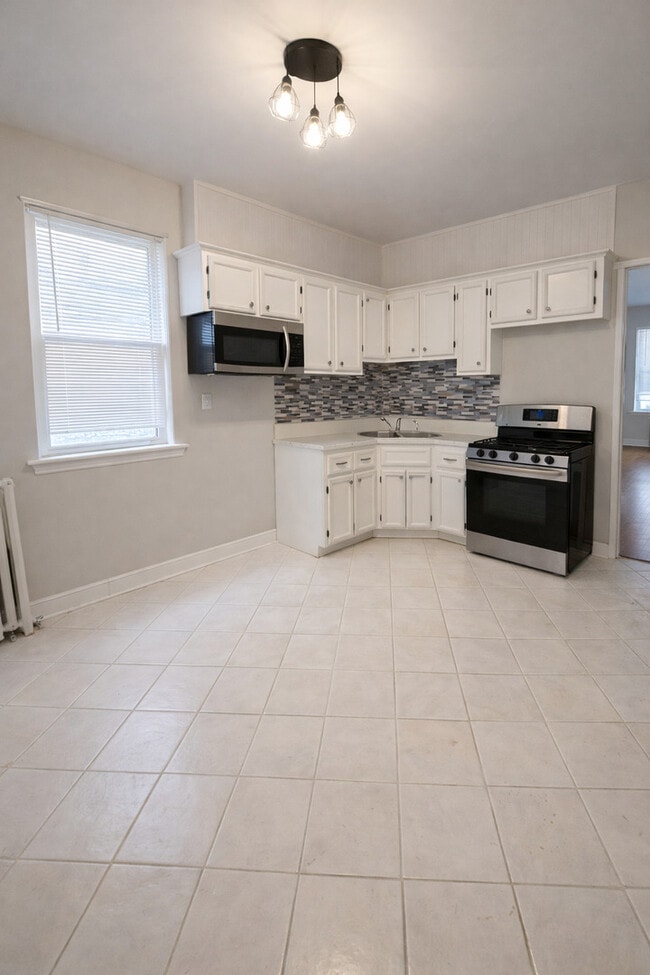 Photo - 4925 W Henderson St