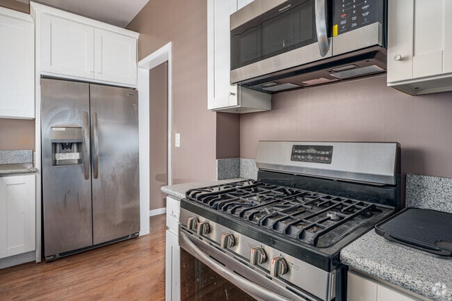 1BR, 1BA - 550SF - Kitchen