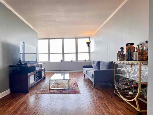 Photo - 655 W Irving Park Rd Unidad 2404