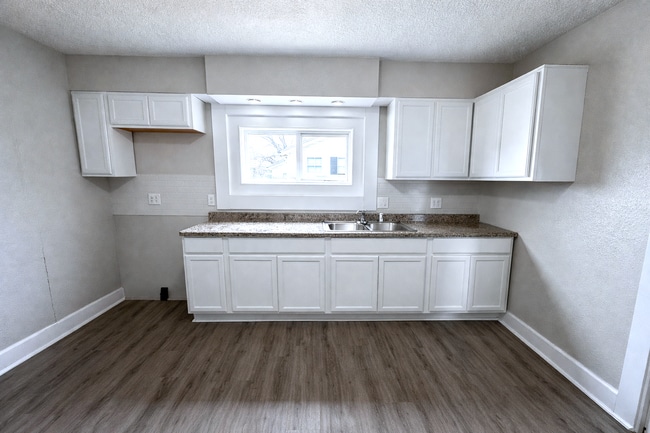 Photo - 1750 S Olive St