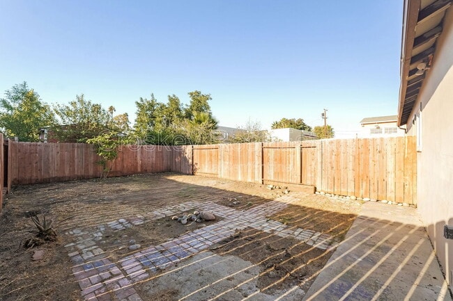 Photo - 365 W 12th St