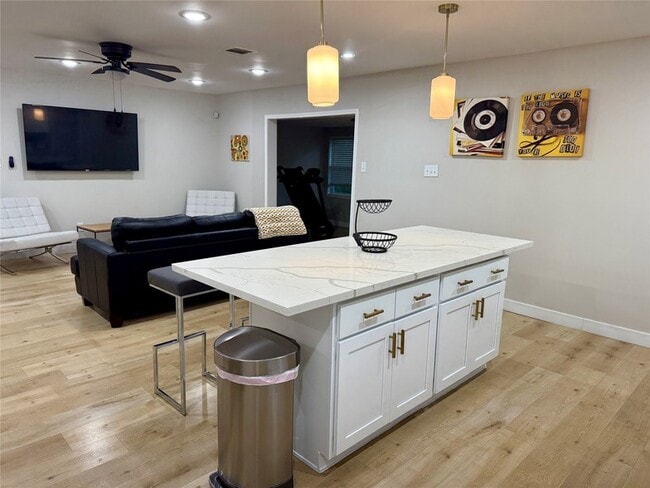 Photo - 5455 Birdwood Rd