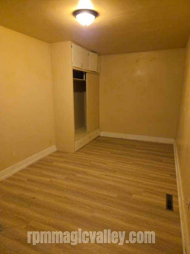 Photo - 216 E Ave A