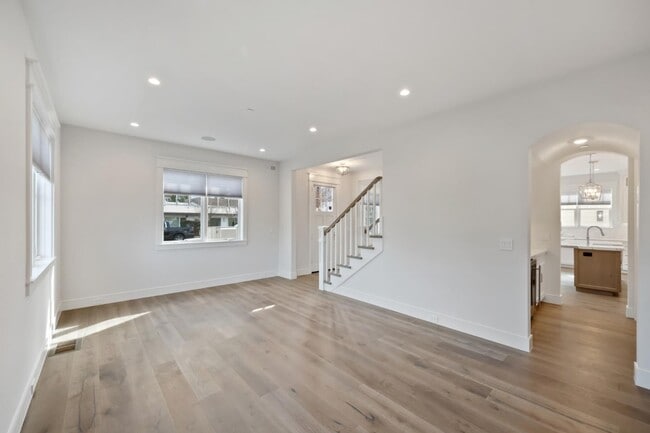 Photo - 261 E Bellevue Ave