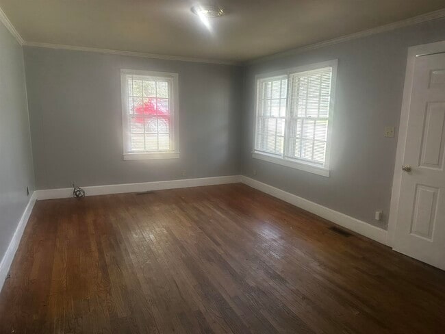 Photo - 325 W Cooper St