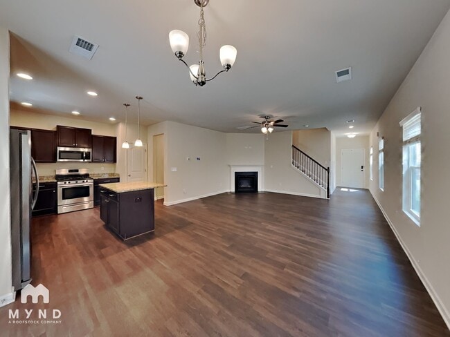 5057 Rapahoe Trail