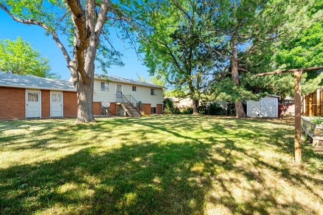Building Photo - 2108 Applewood Rd Unit 2108 Applewood Rd