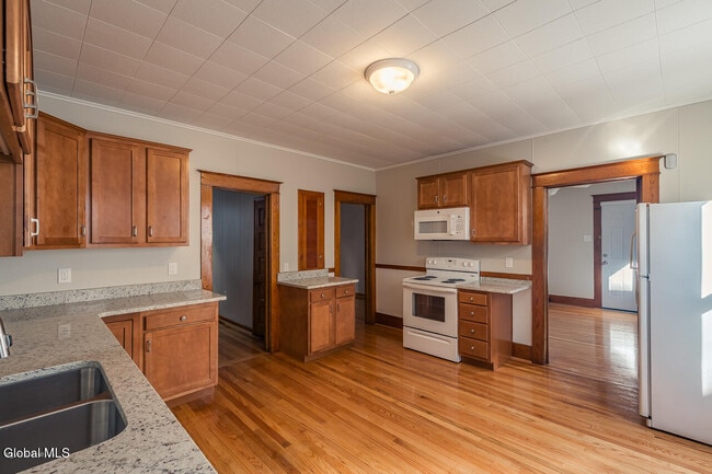 Photo - 65 Van Derveer St Unit First Floor Front