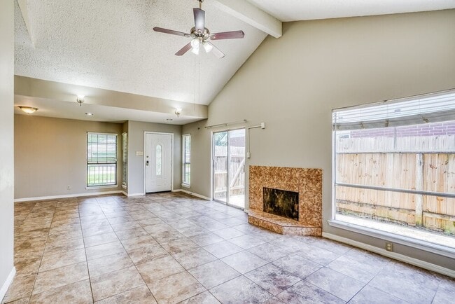 Photo - 6395 Crossway Dr
