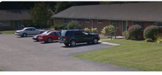 Building Photo - 1676 Rosemont Rd Unit 1676 Rental